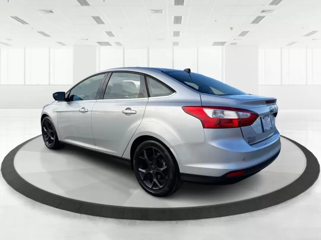 2012 Ford Focus SEL (1FAHP3H28CL) with an 2L I-4 gasoline direct injection engine, located at 8750 N County Rd 25A, Piqua, OH, 45356, (937) 908-9800, 40.164391, -84.232513 - ### Experience Comfort and Convenience with the 2012 Ford Focus SEL at Advantage Car and Credit - Piqua<br /> <br /> Are you searching for a reliable vehicle that perfectly complements your busy lifestyle? Whether you're commuting to work, running errands around Piqua, or planning a family road trip - Photo#4