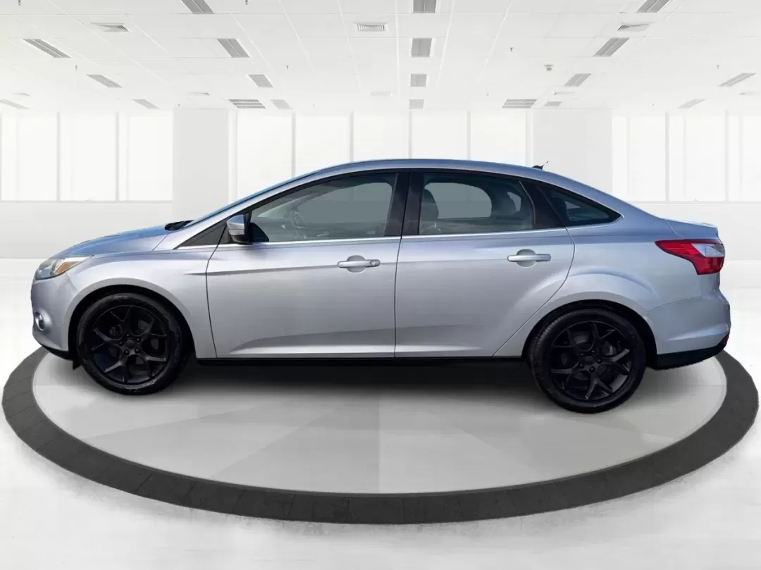 2012 Ford Focus SEL (1FAHP3H28CL) with an 2L I-4 gasoline direct injection engine, located at 8750 N County Rd 25A, Piqua, OH, 45356, (937) 908-9800, 40.164391, -84.232513 - ### Experience Comfort and Convenience with the 2012 Ford Focus SEL at Advantage Car and Credit - Piqua<br /> <br /> Are you searching for a reliable vehicle that perfectly complements your busy lifestyle? Whether you're commuting to work, running errands around Piqua, or planning a family road trip - Photo#5