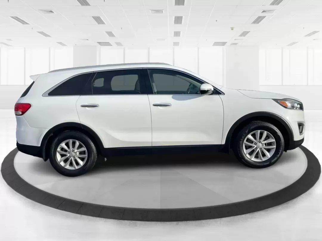 2017 Kia Sorento 2.4L LX (5XYPG4A37HG) with an 2.4L I-4 gasoline direct injection engine, located at 1951 S Dayton Lakeview Rd., New Carlisle, OH, 45344, (937) 908-9800, 39.890999, -84.050255 - **Adventure Awaits: Drive Home the 2017 Kia Sorento LX from Advantage Car and Credit!**<br /> <br /> Are you ready to embark on weekend adventures, family road trips, or daily commutes? The 2017 Kia Sorento LX, available at Advantage Car and Credit in New Carlisle, OH, is the perfect companion for e - Photo#1