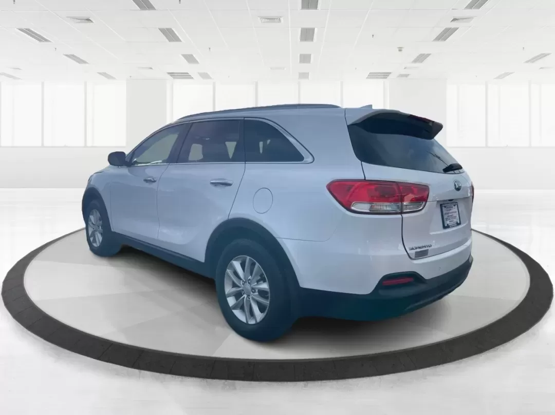 2017 Kia Sorento 2.4L LX (5XYPG4A37HG) with an 2.4L I-4 gasoline direct injection engine, located at 1951 S Dayton Lakeview Rd., New Carlisle, OH, 45344, (937) 908-9800, 39.890999, -84.050255 - **Adventure Awaits: Drive Home the 2017 Kia Sorento LX from Advantage Car and Credit!**<br /> <br /> Are you ready to embark on weekend adventures, family road trips, or daily commutes? The 2017 Kia Sorento LX, available at Advantage Car and Credit in New Carlisle, OH, is the perfect companion for e - Photo#4