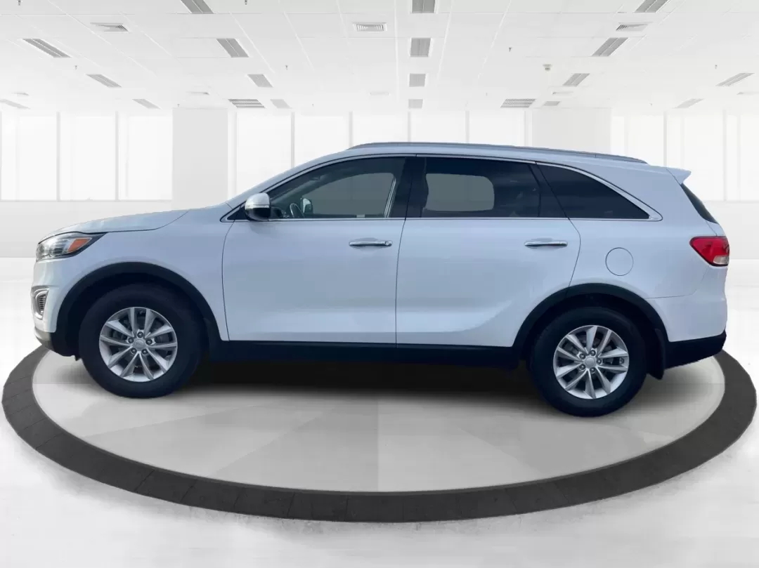 2017 Kia Sorento 2.4L LX (5XYPG4A37HG) with an 2.4L I-4 gasoline direct injection engine, located at 1951 S Dayton Lakeview Rd., New Carlisle, OH, 45344, (937) 908-9800, 39.890999, -84.050255 - **Adventure Awaits: Drive Home the 2017 Kia Sorento LX from Advantage Car and Credit!**<br /> <br /> Are you ready to embark on weekend adventures, family road trips, or daily commutes? The 2017 Kia Sorento LX, available at Advantage Car and Credit in New Carlisle, OH, is the perfect companion for e - Photo#5