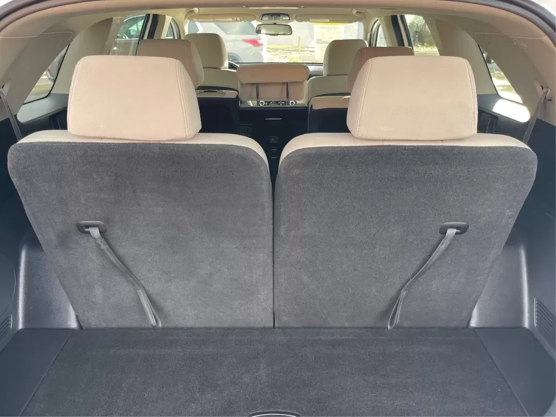 2017 Kia Sorento 2.4L LX (5XYPG4A37HG) with an 2.4L I-4 gasoline direct injection engine, located at 1951 S Dayton Lakeview Rd., New Carlisle, OH, 45344, (937) 908-9800, 39.890999, -84.050255 - **Adventure Awaits: Drive Home the 2017 Kia Sorento LX from Advantage Car and Credit!**<br /> <br /> Are you ready to embark on weekend adventures, family road trips, or daily commutes? The 2017 Kia Sorento LX, available at Advantage Car and Credit in New Carlisle, OH, is the perfect companion for e - Photo#11