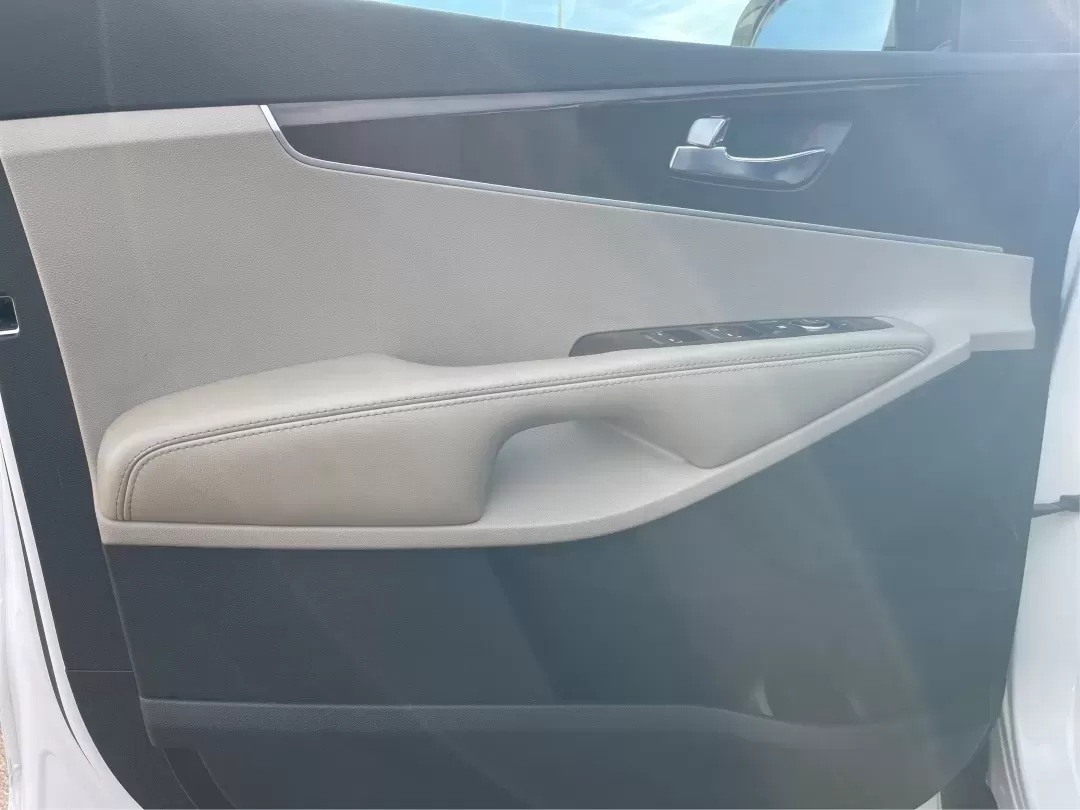 2017 Kia Sorento 2.4L LX (5XYPG4A37HG) with an 2.4L I-4 gasoline direct injection engine, located at 1951 S Dayton Lakeview Rd., New Carlisle, OH, 45344, (937) 908-9800, 39.890999, -84.050255 - **Adventure Awaits: Drive Home the 2017 Kia Sorento LX from Advantage Car and Credit!**<br /> <br /> Are you ready to embark on weekend adventures, family road trips, or daily commutes? The 2017 Kia Sorento LX, available at Advantage Car and Credit in New Carlisle, OH, is the perfect companion for e - Photo#18