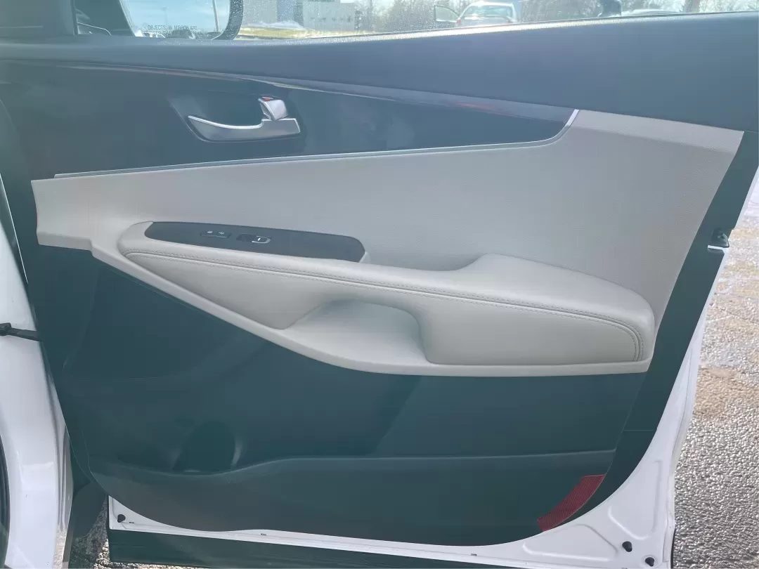 2017 Kia Sorento 2.4L LX (5XYPG4A37HG) with an 2.4L I-4 gasoline direct injection engine, located at 1951 S Dayton Lakeview Rd., New Carlisle, OH, 45344, (937) 908-9800, 39.890999, -84.050255 - **Adventure Awaits: Drive Home the 2017 Kia Sorento LX from Advantage Car and Credit!**<br /> <br /> Are you ready to embark on weekend adventures, family road trips, or daily commutes? The 2017 Kia Sorento LX, available at Advantage Car and Credit in New Carlisle, OH, is the perfect companion for e - Photo#19