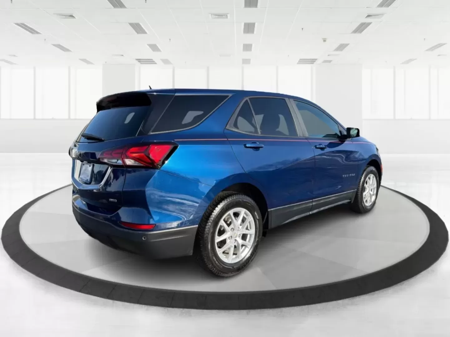 2022 Chevrolet Equinox AWD 1FL (2GNAX5EV4N6) with an 1.5L I-4 gasoline direct injection engine, 6A transmission, located at 8750 N County Rd 25A, Piqua, OH, 45356, (937) 908-9800, 40.164391, -84.232513 - **Discover Your Next Adventure with the 2022 Chevrolet Equinox at Advantage Car and Credit - New Carlisle!**<br /> <br /> If you're in the market for a versatile SUV that effortlessly blends family-friendly features with modern technology, look no further than this stunning 2022 Chevrolet Equinox. P - Photo#2