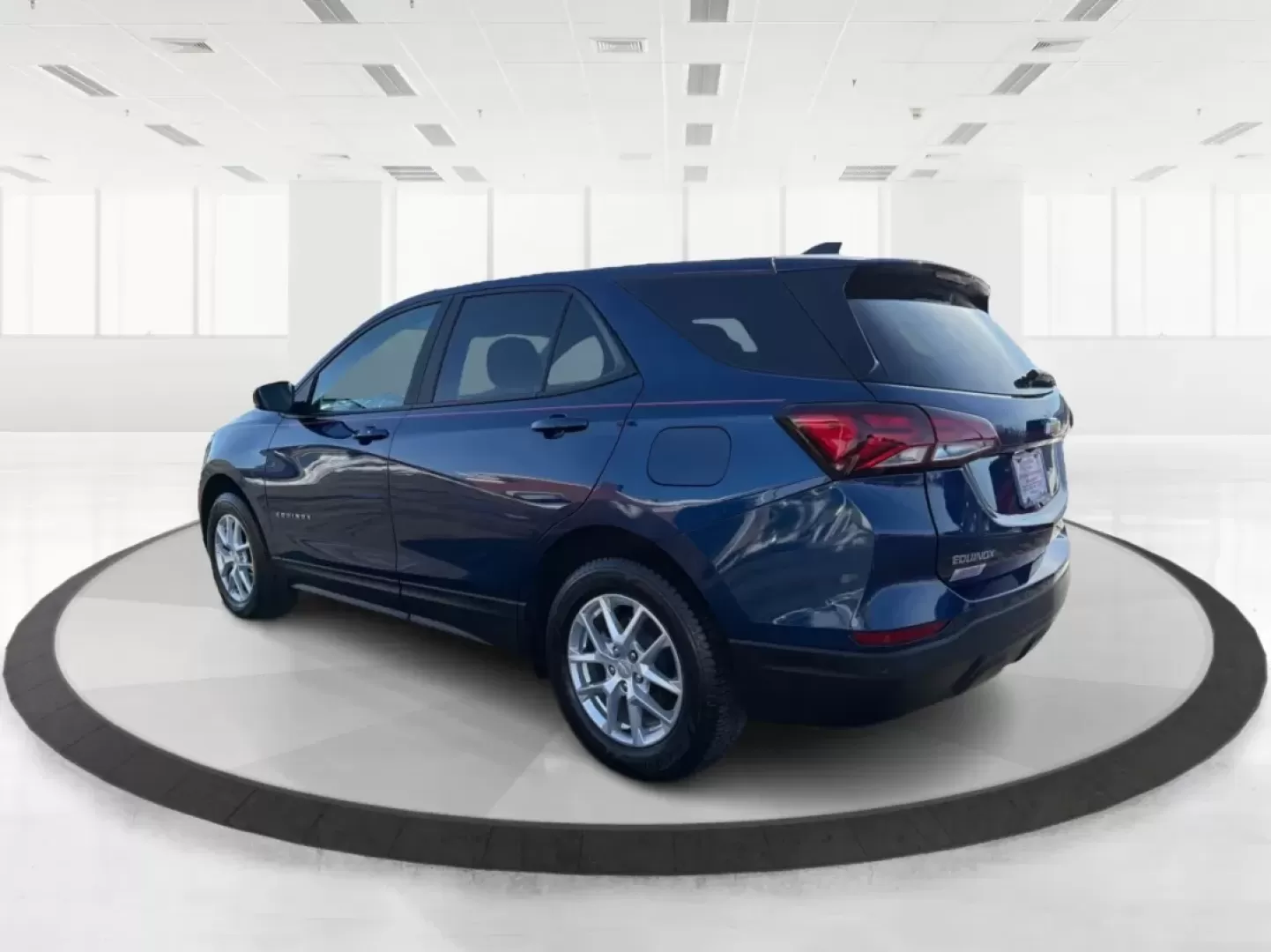 2022 Chevrolet Equinox AWD 1FL (2GNAX5EV4N6) with an 1.5L I-4 gasoline direct injection engine, 6A transmission, located at 8750 N County Rd 25A, Piqua, OH, 45356, (937) 908-9800, 40.164391, -84.232513 - **Discover Your Next Adventure with the 2022 Chevrolet Equinox at Advantage Car and Credit - New Carlisle!**<br /> <br /> If you're in the market for a versatile SUV that effortlessly blends family-friendly features with modern technology, look no further than this stunning 2022 Chevrolet Equinox. P - Photo#4