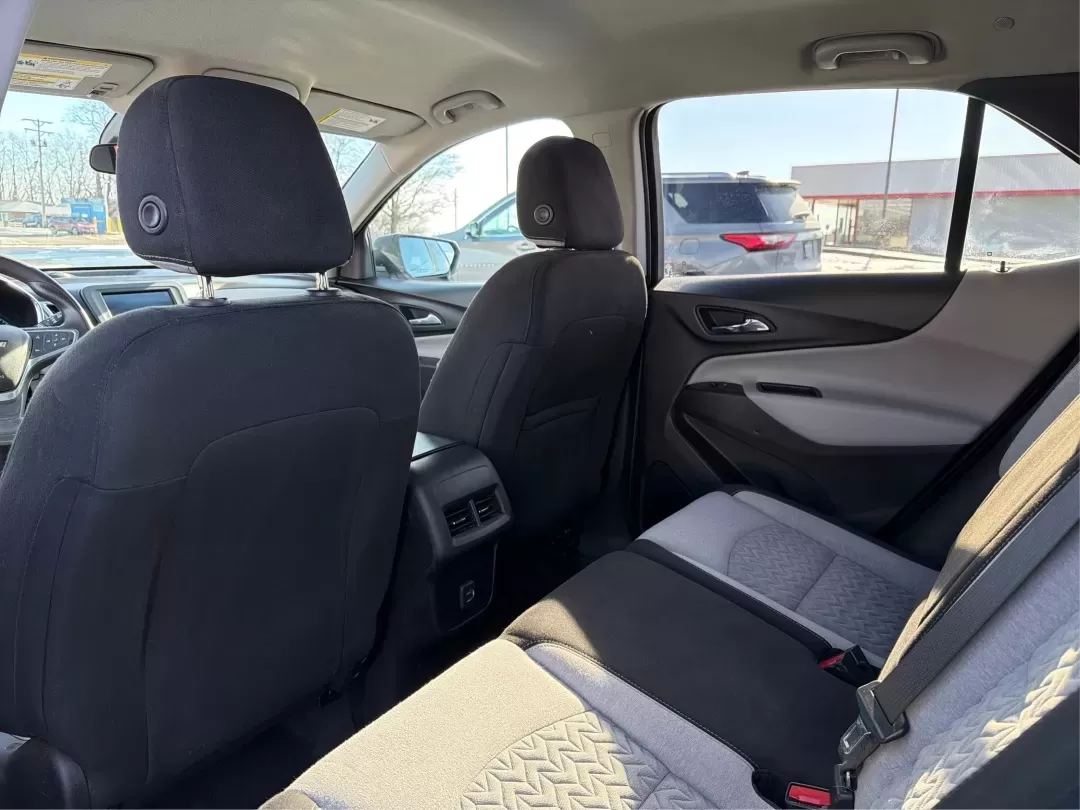 2022 Chevrolet Equinox AWD 1FL (2GNAX5EV4N6) with an 1.5L I-4 gasoline direct injection engine, located at 1951 S Dayton Lakeview Rd., New Carlisle, OH, 45344, (937) 908-9800, 39.890999, -84.050255 - **Discover Your Next Adventure with the 2022 Chevrolet Equinox at Advantage Car and Credit - New Carlisle!**<br /> <br /> If you're in the market for a versatile SUV that effortlessly blends family-friendly features with modern technology, look no further than this stunning 2022 Chevrolet Equinox. P - Photo#10