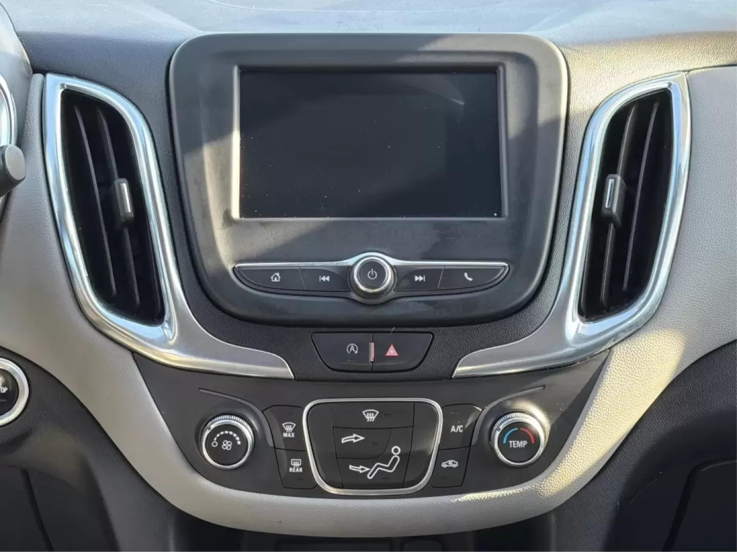 2022 Chevrolet Equinox AWD 1FL (2GNAX5EV4N6) with an 1.5L I-4 gasoline direct injection engine, 6A transmission, located at 8750 N County Rd 25A, Piqua, OH, 45356, (937) 908-9800, 40.164391, -84.232513 - **Discover Your Next Adventure with the 2022 Chevrolet Equinox at Advantage Car and Credit - New Carlisle!**<br /> <br /> If you're in the market for a versatile SUV that effortlessly blends family-friendly features with modern technology, look no further than this stunning 2022 Chevrolet Equinox. P - Photo#13