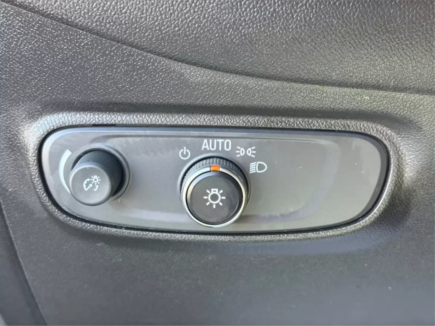 2022 Chevrolet Equinox AWD 1FL (2GNAX5EV4N6) with an 1.5L I-4 gasoline direct injection engine, 6A transmission, located at 8750 N County Rd 25A, Piqua, OH, 45356, (937) 908-9800, 40.164391, -84.232513 - **Discover Your Next Adventure with the 2022 Chevrolet Equinox at Advantage Car and Credit - New Carlisle!**<br /> <br /> If you're in the market for a versatile SUV that effortlessly blends family-friendly features with modern technology, look no further than this stunning 2022 Chevrolet Equinox. P - Photo#17