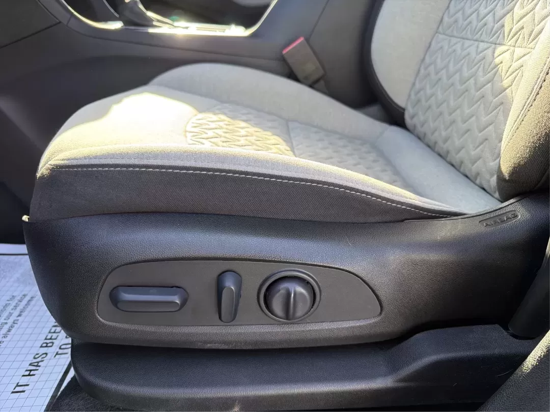 2022 Chevrolet Equinox AWD 1FL (2GNAX5EV4N6) with an 1.5L I-4 gasoline direct injection engine, located at 1951 S Dayton Lakeview Rd., New Carlisle, OH, 45344, (937) 908-9800, 39.890999, -84.050255 - **Discover Your Next Adventure with the 2022 Chevrolet Equinox at Advantage Car and Credit - New Carlisle!**<br /> <br /> If you're in the market for a versatile SUV that effortlessly blends family-friendly features with modern technology, look no further than this stunning 2022 Chevrolet Equinox. P - Photo#18