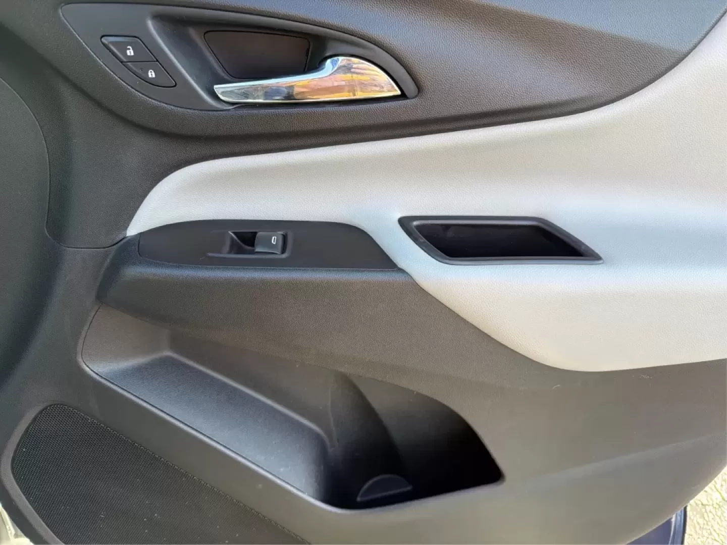 2022 Chevrolet Equinox AWD 1FL (2GNAX5EV4N6) with an 1.5L I-4 gasoline direct injection engine, 6A transmission, located at 8750 N County Rd 25A, Piqua, OH, 45356, (937) 908-9800, 40.164391, -84.232513 - **Discover Your Next Adventure with the 2022 Chevrolet Equinox at Advantage Car and Credit - New Carlisle!**<br /> <br /> If you're in the market for a versatile SUV that effortlessly blends family-friendly features with modern technology, look no further than this stunning 2022 Chevrolet Equinox. P - Photo#20