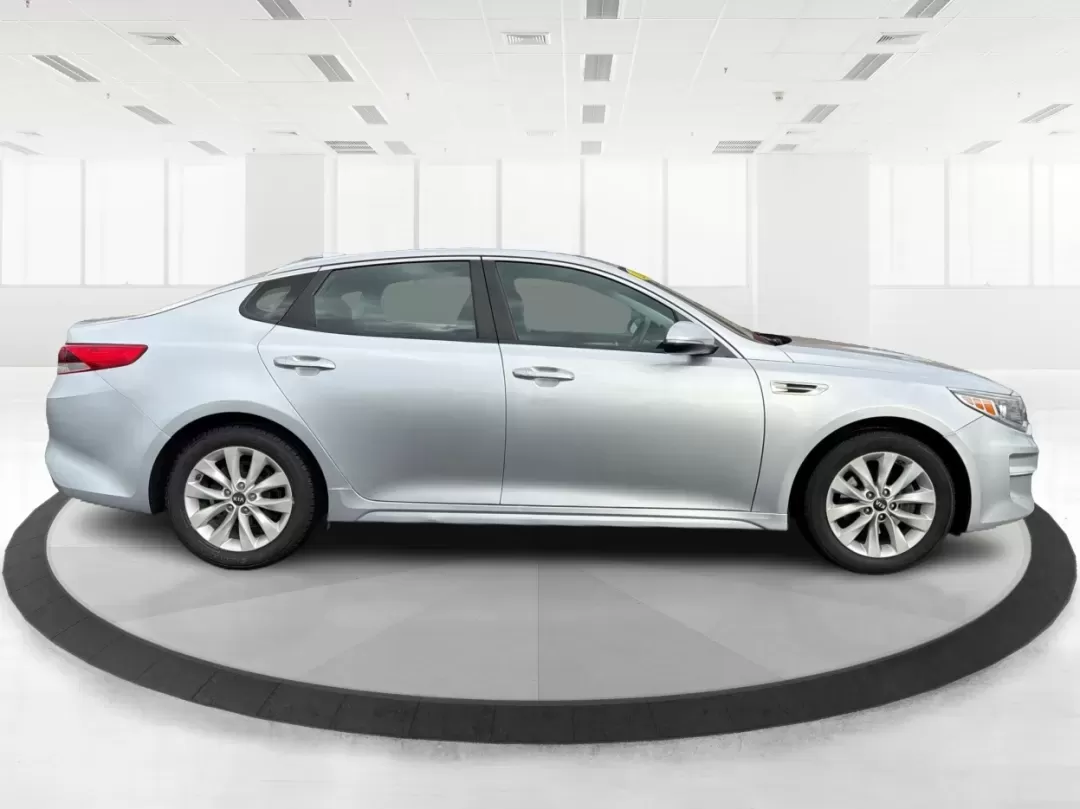 2017 Kia Optima LX (5XXGT4L31HG) with an Theta II 2.4L I-4 gasoline direct injection engine, located at 8750 N County Rd 25A, Piqua, OH, 45356, (937) 908-9800, 40.164391, -84.232513 - Are you ready to elevate your daily drive while embracing a lifestyle of convenience and reliability? Look no further than this stunning 2017 Kia Optima LX, available now at Advantage Car and Credit in Piqua, OH! This sedan is perfect for budget-conscious buyers seeking an efficient and stylish vehi - Photo#1