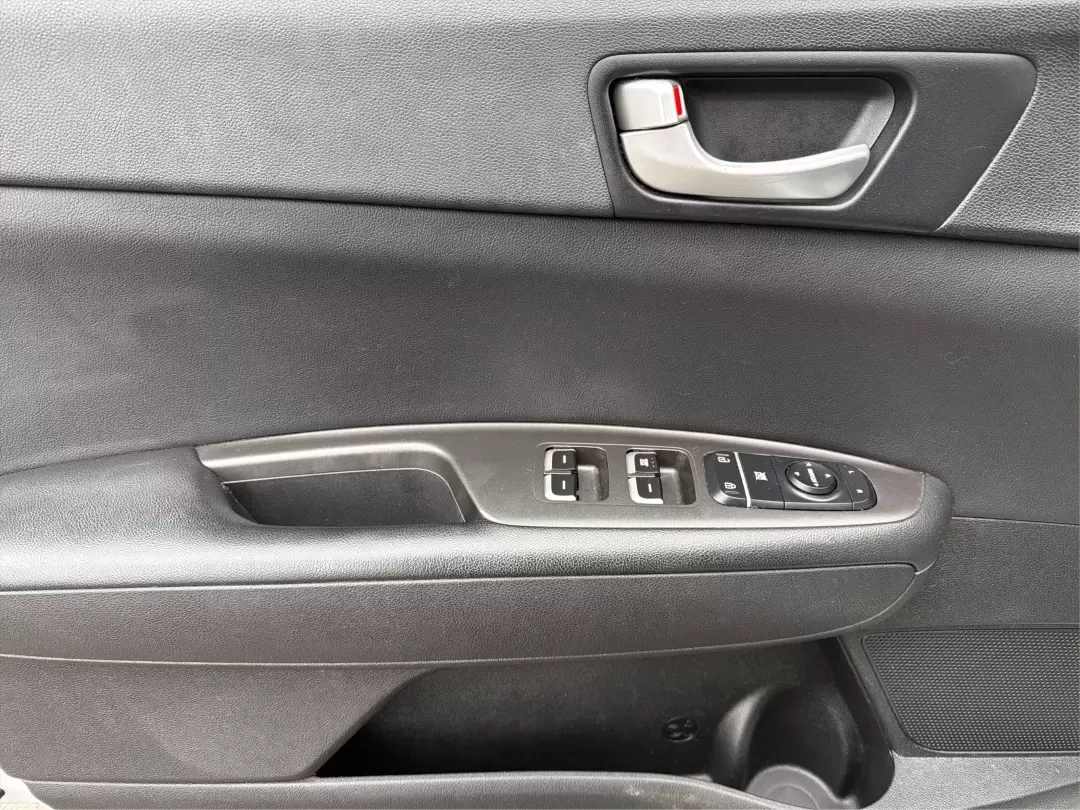 2017 Kia Optima LX (5XXGT4L31HG) with an Theta II 2.4L I-4 gasoline direct injection engine, located at 8750 N County Rd 25A, Piqua, OH, 45356, (937) 908-9800, 40.164391, -84.232513 - Are you ready to elevate your daily drive while embracing a lifestyle of convenience and reliability? Look no further than this stunning 2017 Kia Optima LX, available now at Advantage Car and Credit in Piqua, OH! This sedan is perfect for budget-conscious buyers seeking an efficient and stylish vehi - Photo#17