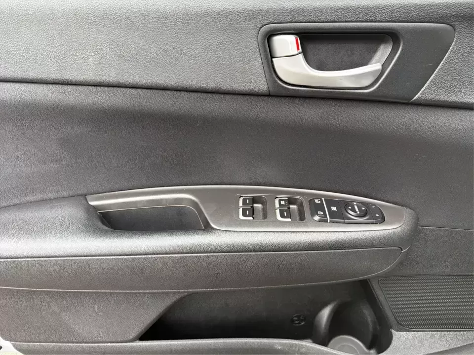 2017 Kia Optima LX (5XXGT4L31HG) with an Theta II 2.4L I-4 gasoline direct injection engine, 6A transmission, located at 880 E. National Road, Vandalia, OH, 45377, (937) 908-9800, 39.891918, -84.183594 - Are you ready to elevate your daily drive while embracing a lifestyle of convenience and reliability? Look no further than this stunning 2017 Kia Optima LX, available now at Advantage Car and Credit in Piqua, OH! This sedan is perfect for budget-conscious buyers seeking an efficient and stylish vehi - Photo#17