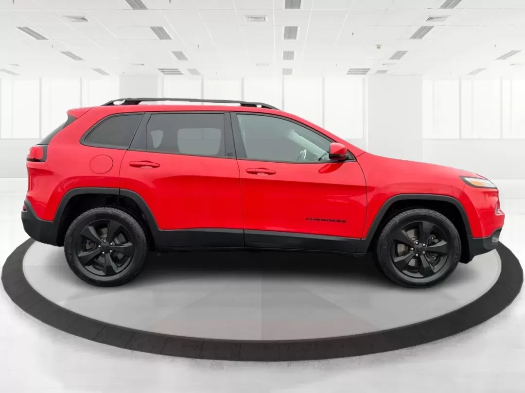 2018 Jeep Cherokee Limited 4x4 (1C4PJMDB4JD) with an Other engine, located at 1951 S Dayton Lakeview Rd., New Carlisle, OH, 45344, (937) 908-9800, 39.890999, -84.050255 - **Adventure Awaits with the 2018 Jeep Cherokee Limited 4x4!**<br /> <br /> Are you ready to elevate your daily drive or embark on unforgettable weekend adventures? Look no further than this stunning 2018 Jeep Cherokee Limited 4x4, now available at Advantage Car and Credit, your trusted Buy Here Pay - Photo#1