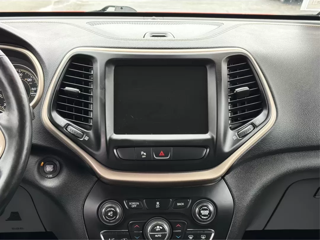 2018 Jeep Cherokee Limited 4x4 (1C4PJMDB4JD) with an Other engine, located at 1951 S Dayton Lakeview Rd., New Carlisle, OH, 45344, (937) 908-9800, 39.890999, -84.050255 - **Adventure Awaits with the 2018 Jeep Cherokee Limited 4x4!**<br /> <br /> Are you ready to elevate your daily drive or embark on unforgettable weekend adventures? Look no further than this stunning 2018 Jeep Cherokee Limited 4x4, now available at Advantage Car and Credit, your trusted Buy Here Pay - Photo#12