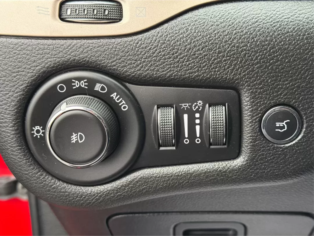 2018 Jeep Cherokee Limited 4x4 (1C4PJMDB4JD) with an Other engine, located at 1951 S Dayton Lakeview Rd., New Carlisle, OH, 45344, (937) 908-9800, 39.890999, -84.050255 - **Adventure Awaits with the 2018 Jeep Cherokee Limited 4x4!**<br /> <br /> Are you ready to elevate your daily drive or embark on unforgettable weekend adventures? Look no further than this stunning 2018 Jeep Cherokee Limited 4x4, now available at Advantage Car and Credit, your trusted Buy Here Pay - Photo#16