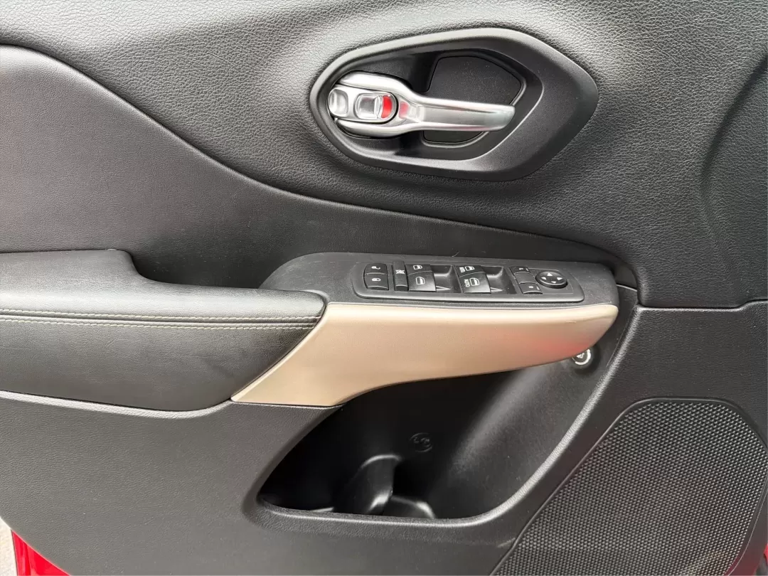 2018 Jeep Cherokee Limited 4x4 (1C4PJMDB4JD) with an Other engine, located at 1951 S Dayton Lakeview Rd., New Carlisle, OH, 45344, (937) 908-9800, 39.890999, -84.050255 - **Adventure Awaits with the 2018 Jeep Cherokee Limited 4x4!**<br /> <br /> Are you ready to elevate your daily drive or embark on unforgettable weekend adventures? Look no further than this stunning 2018 Jeep Cherokee Limited 4x4, now available at Advantage Car and Credit, your trusted Buy Here Pay - Photo#18