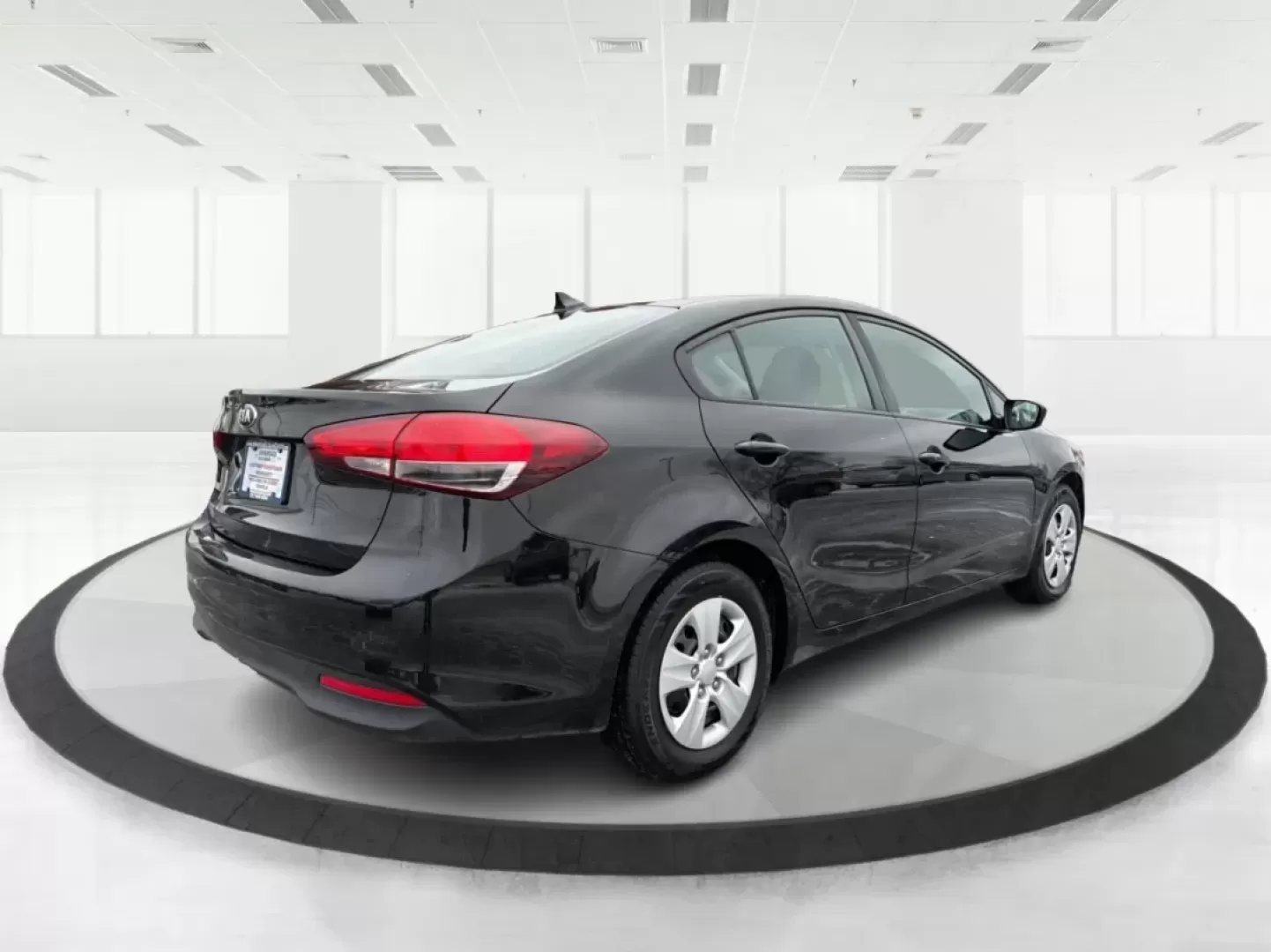 2018 Kia Forte LX (3KPFK4A71JE) with an 2L I-4 DOHC engine, located at 1951 S Dayton Lakeview Rd., New Carlisle, OH, 45344, (937) 908-9800, 39.890999, -84.050255 - **Discover Your Next Adventure with the 2018 Kia Forte at Advantage Car and Credit!**<br /> <br /> Are you in the market for a reliable and stylish sedan that accommodates your busy lifestyle? Look no further than this stunning 2018 Kia Forte LX, available now at Advantage Car and Credit in New Carl - Photo#2