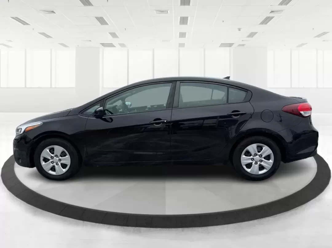 2018 Kia Forte LX (3KPFK4A71JE) with an 2L I-4 DOHC engine, located at 1951 S Dayton Lakeview Rd., New Carlisle, OH, 45344, (937) 908-9800, 39.890999, -84.050255 - **Discover Your Next Adventure with the 2018 Kia Forte at Advantage Car and Credit!**<br /> <br /> Are you in the market for a reliable and stylish sedan that accommodates your busy lifestyle? Look no further than this stunning 2018 Kia Forte LX, available now at Advantage Car and Credit in New Carl - Photo#5