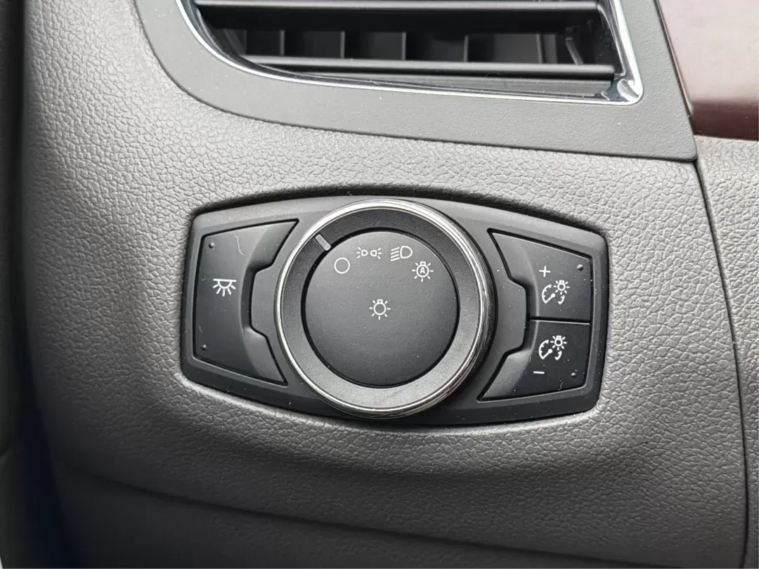 2014 Ford Edge Limited (2FMDK4KC2EB) with an 3.5L V-6 DOHC engine, located at 8750 N County Rd 25A, Piqua, OH, 45356, (937) 908-9800, 40.164391, -84.232513 - **Discover the Perfect Family SUV for Your Next Adventure: 2014 Ford Edge Limited at Advantage Car and Credit - Piqua!**<br /> <br /> Are you searching for a versatile and stylish vehicle that can accommodate your growing family's needs while also providing the comfort and style you crave? Look no f - Photo#16