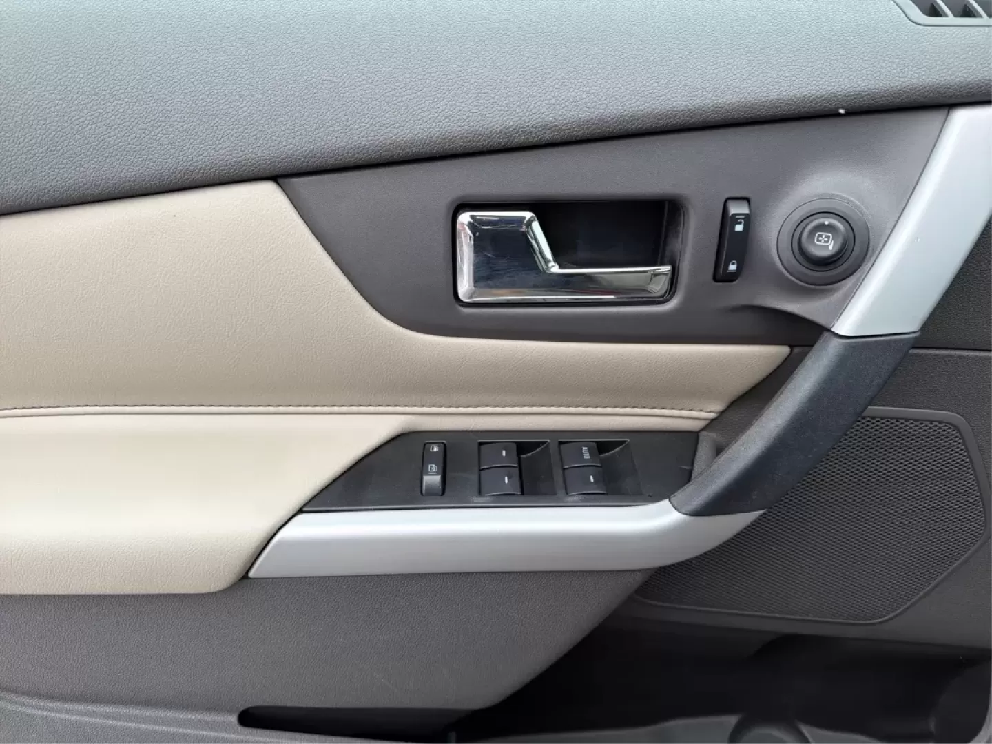 2014 Ford Edge Limited (2FMDK4KC2EB) with an 3.5L V-6 DOHC engine, located at 8750 N County Rd 25A, Piqua, OH, 45356, (937) 908-9800, 40.164391, -84.232513 - **Discover the Perfect Family SUV for Your Next Adventure: 2014 Ford Edge Limited at Advantage Car and Credit - Piqua!**<br /> <br /> Are you searching for a versatile and stylish vehicle that can accommodate your growing family's needs while also providing the comfort and style you crave? Look no f - Photo#19