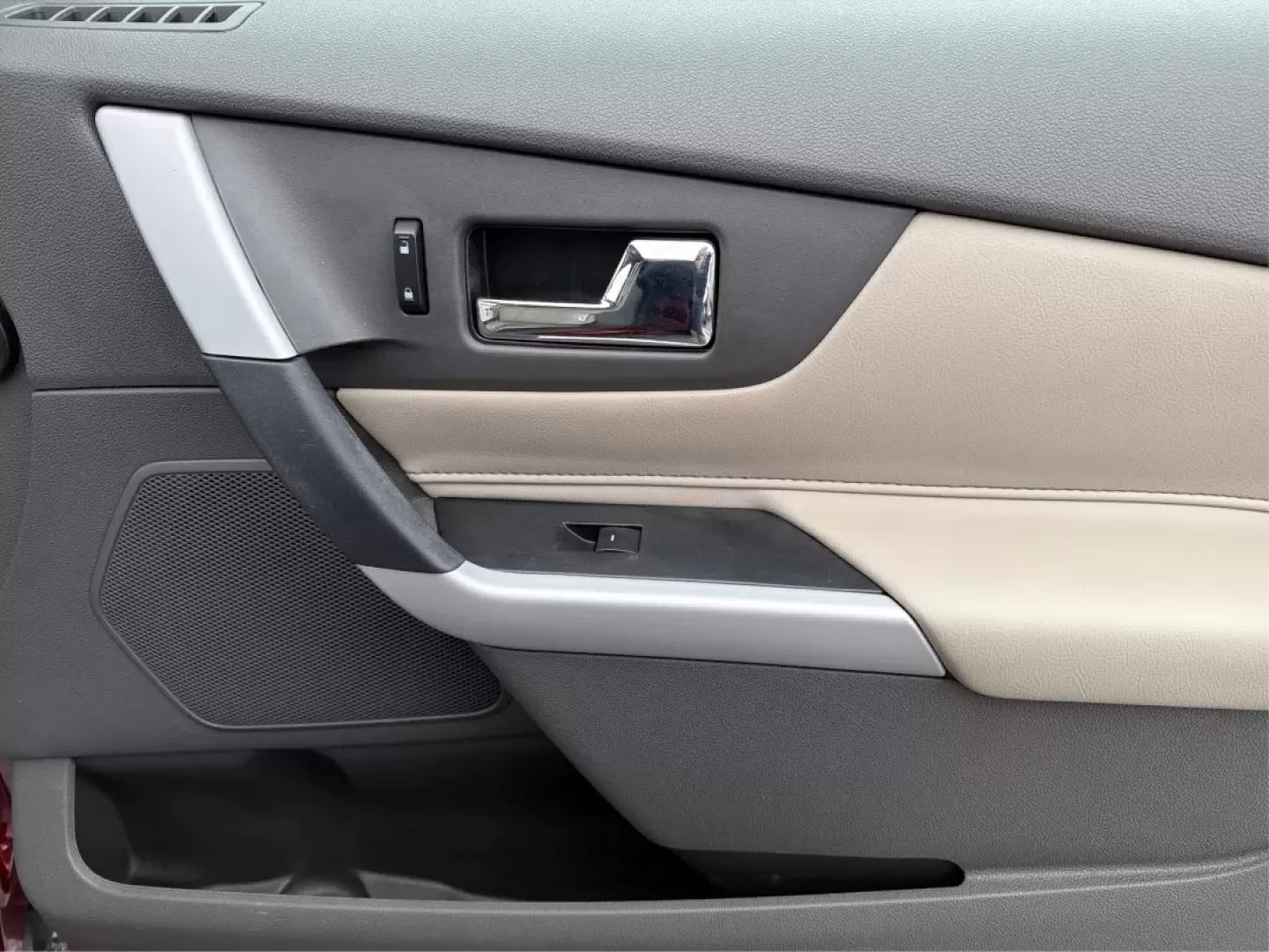 2014 Ford Edge Limited (2FMDK4KC2EB) with an 3.5L V-6 DOHC engine, located at 8750 N County Rd 25A, Piqua, OH, 45356, (937) 908-9800, 40.164391, -84.232513 - **Discover the Perfect Family SUV for Your Next Adventure: 2014 Ford Edge Limited at Advantage Car and Credit - Piqua!**<br /> <br /> Are you searching for a versatile and stylish vehicle that can accommodate your growing family's needs while also providing the comfort and style you crave? Look no f - Photo#20