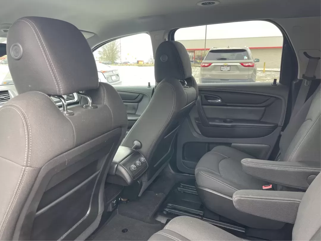 2015 GMC Acadia SLE-2 (1GKKVPKD6FJ) with an 3.6L V-6 gasoline direct injection engine, located at 8750 N County Rd 25A, Piqua, OH, 45356, (937) 908-9800, 40.164391, -84.232513 - Are you ready to elevate your family adventures or conquer your daily commute with unmatched style and comfort? Look no further than this stunning 2015 GMC Acadia SLE-2, available now at Advantage Car and Credit - Piqua. Perfectly designed for growing families, this sport utility vehicle offers a bl - Photo#3