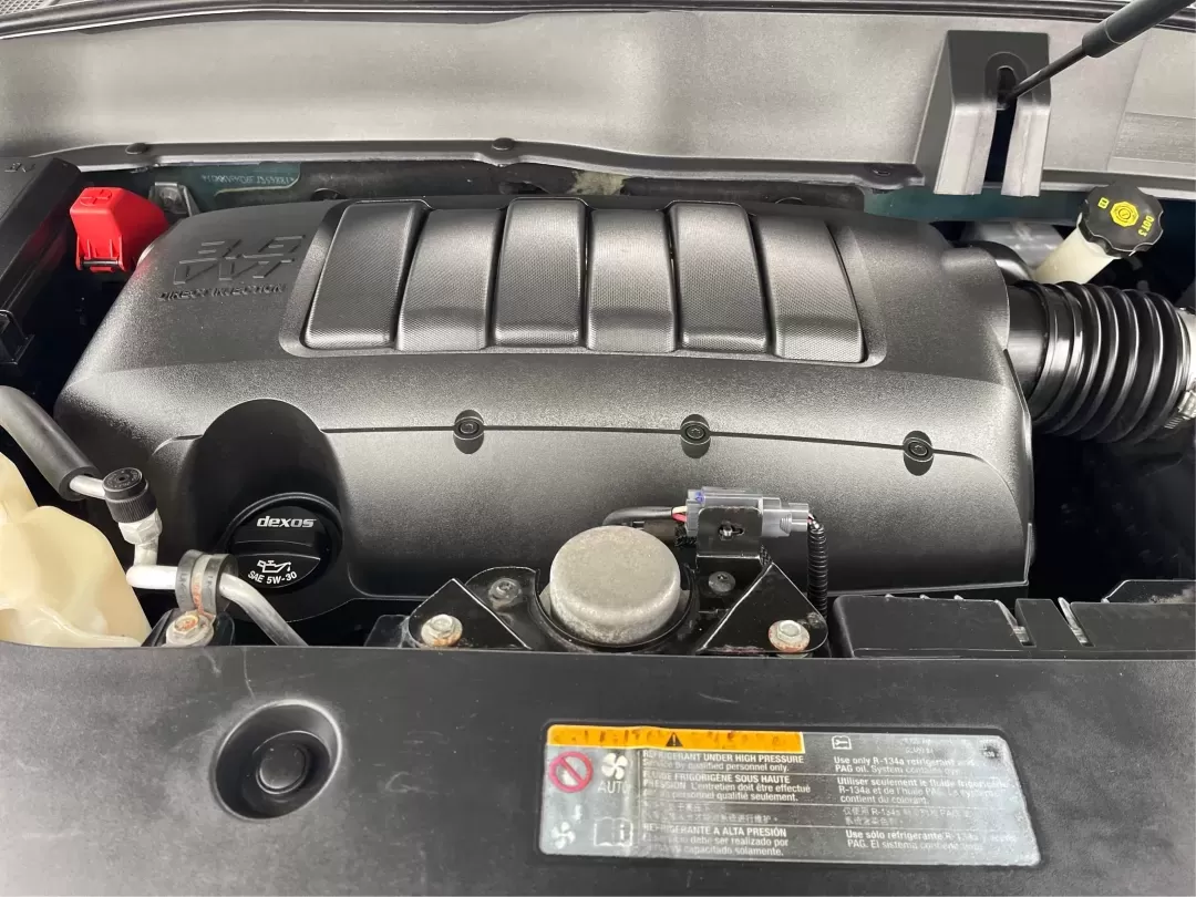 2015 GMC Acadia SLE-2 (1GKKVPKD6FJ) with an 3.6L V-6 gasoline direct injection engine, located at 8750 N County Rd 25A, Piqua, OH, 45356, (937) 908-9800, 40.164391, -84.232513 - Are you ready to elevate your family adventures or conquer your daily commute with unmatched style and comfort? Look no further than this stunning 2015 GMC Acadia SLE-2, available now at Advantage Car and Credit - Piqua. Perfectly designed for growing families, this sport utility vehicle offers a bl - Photo#4