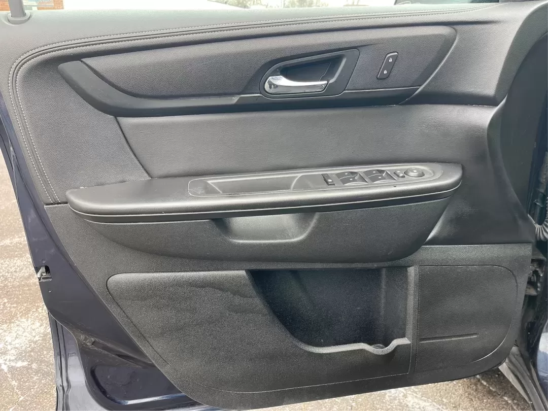 2015 GMC Acadia SLE-2 (1GKKVPKD6FJ) with an 3.6L V-6 gasoline direct injection engine, located at 8750 N County Rd 25A, Piqua, OH, 45356, (937) 908-9800, 40.164391, -84.232513 - Are you ready to elevate your family adventures or conquer your daily commute with unmatched style and comfort? Look no further than this stunning 2015 GMC Acadia SLE-2, available now at Advantage Car and Credit - Piqua. Perfectly designed for growing families, this sport utility vehicle offers a bl - Photo#12