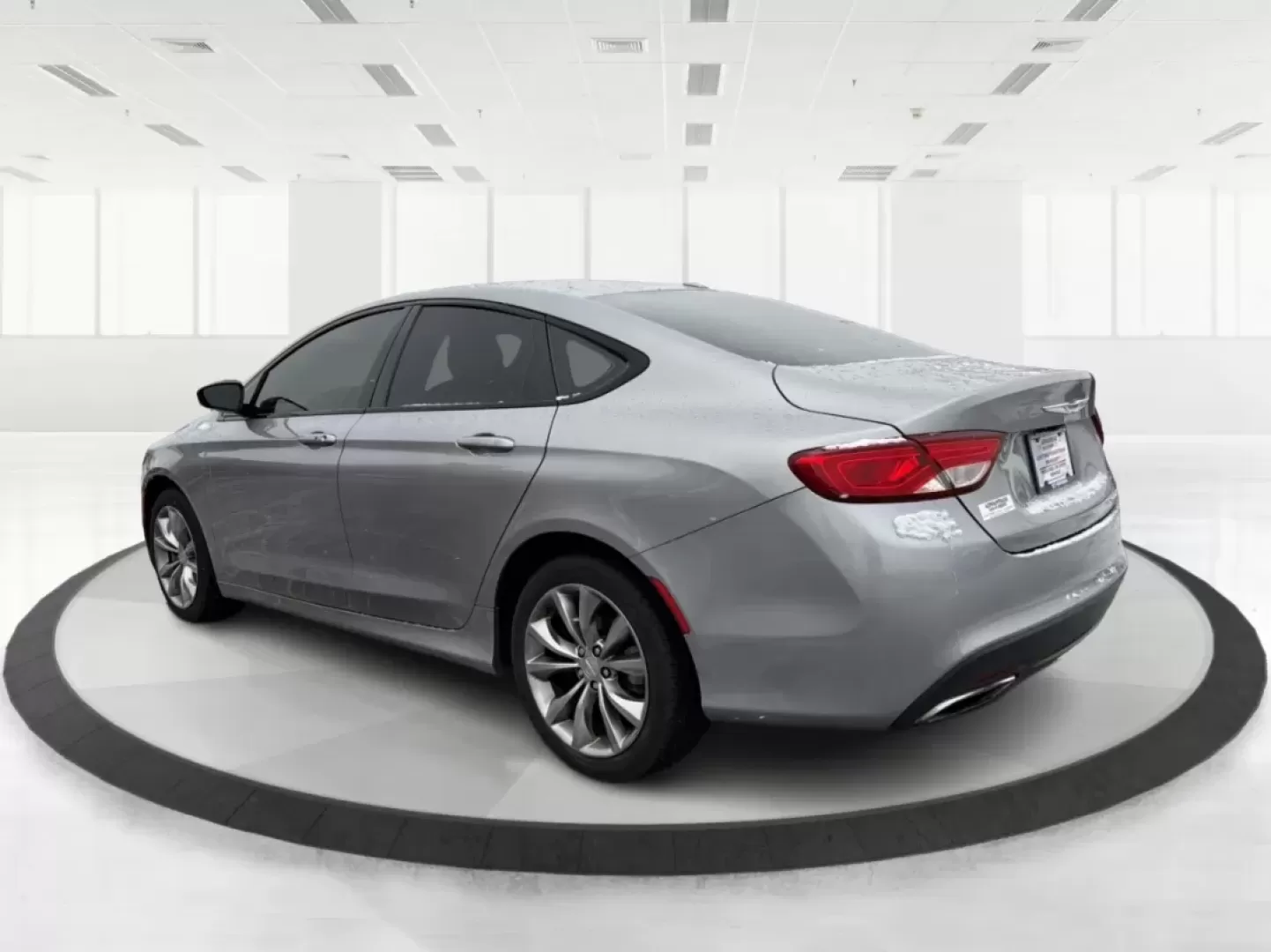 2016 Chrysler 200 S (1C3CCCBB3GN) with an Other engine, located at 1951 S Dayton Lakeview Rd., New Carlisle, OH, 45344, (937) 908-9800, 39.890999, -84.050255 - **Elevate Your Commute with the 2016 Chrysler 200 S at Advantage Car and Credit - Vandalia!**<br /> <br /> Are you looking for the perfect blend of style, comfort, and performance for your daily commute or family outings? The 2016 Chrysler 200 S is your ideal companion, offering a sophisticated seda - Photo#4