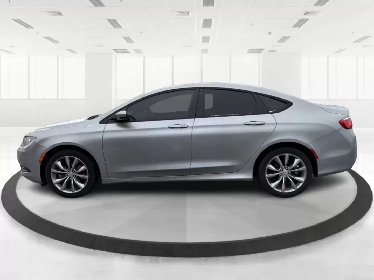 2016 Chrysler 200 S (1C3CCCBB3GN) with an Other engine, located at 1951 S Dayton Lakeview Rd., New Carlisle, OH, 45344, (937) 908-9800, 39.890999, -84.050255 - **Elevate Your Commute with the 2016 Chrysler 200 S at Advantage Car and Credit - Vandalia!**<br /> <br /> Are you looking for the perfect blend of style, comfort, and performance for your daily commute or family outings? The 2016 Chrysler 200 S is your ideal companion, offering a sophisticated seda - Photo#5