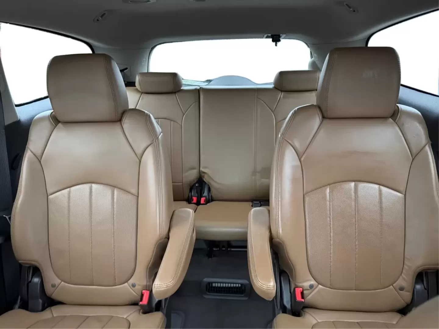 2014 Buick Enclave Leather (5GAKVBKD7EJ) with an 3.6L V-6 gasoline direct injection engine, located at 1184 Kauffman Ave, Fairborn, OH, 45324, (937) 908-9800, 39.807072, -84.030914 - **Experience the Ultimate Family Adventure with the 2014 Buick Enclave at Advantage Car and Credit!** <br /> <br /> Are you a growing family seeking the perfect vehicle to accommodate your busy lifestyle? Look no further than this stunning 2014 Buick Enclave, now available at Advantage Car and Credi - Photo#13