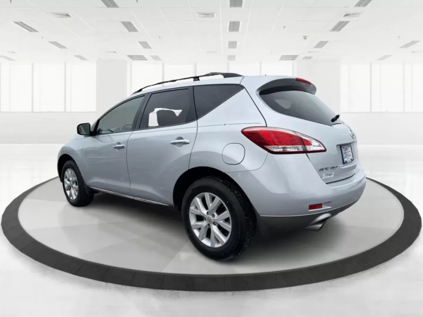 2014 Nissan Murano SL AWD (JN8AZ1MW2EW) with an 3.5L V6 DOHC 24V engine, Continuously Variable Transmission transmission, located at 1184 Kauffman Ave, Fairborn, OH, 45324, (937) 908-9800, 39.807072, -84.030914 - Discover the perfect blend of comfort, versatility, and reliability with the 2014 Nissan Murano SL AWD, available now at Advantage Car and Credit in Fairborn, OH. Whether you're a growing family needing extra space, a commuter seeking efficiency, or someone who loves weekend adventures, this SUV is - Photo#4