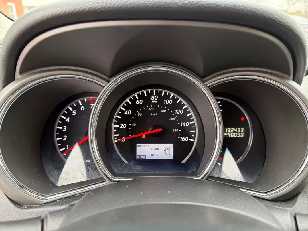 2014 Nissan Murano SL AWD (JN8AZ1MW2EW) with an 3.5L V6 DOHC 24V engine, Continuously Variable Transmission transmission, located at 1184 Kauffman Ave, Fairborn, OH, 45324, (937) 908-9800, 39.807072, -84.030914 - Discover the perfect blend of comfort, versatility, and reliability with the 2014 Nissan Murano SL AWD, available now at Advantage Car and Credit in Fairborn, OH. Whether you're a growing family needing extra space, a commuter seeking efficiency, or someone who loves weekend adventures, this SUV is - Photo#15