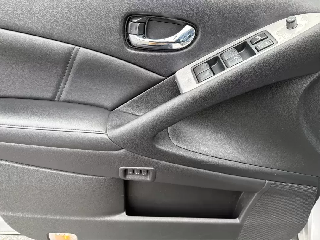 2014 Nissan Murano SL AWD (JN8AZ1MW2EW) with an 3.5L V6 DOHC 24V engine, Continuously Variable Transmission transmission, located at 1184 Kauffman Ave, Fairborn, OH, 45324, (937) 908-9800, 39.807072, -84.030914 - Discover the perfect blend of comfort, versatility, and reliability with the 2014 Nissan Murano SL AWD, available now at Advantage Car and Credit in Fairborn, OH. Whether you're a growing family needing extra space, a commuter seeking efficiency, or someone who loves weekend adventures, this SUV is - Photo#18