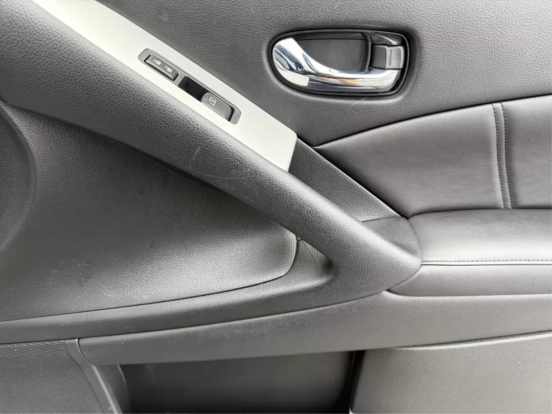 2014 Nissan Murano SL AWD (JN8AZ1MW2EW) with an 3.5L V6 DOHC 24V engine, Continuously Variable Transmission transmission, located at 1184 Kauffman Ave, Fairborn, OH, 45324, (937) 908-9800, 39.807072, -84.030914 - Discover the perfect blend of comfort, versatility, and reliability with the 2014 Nissan Murano SL AWD, available now at Advantage Car and Credit in Fairborn, OH. Whether you're a growing family needing extra space, a commuter seeking efficiency, or someone who loves weekend adventures, this SUV is - Photo#19