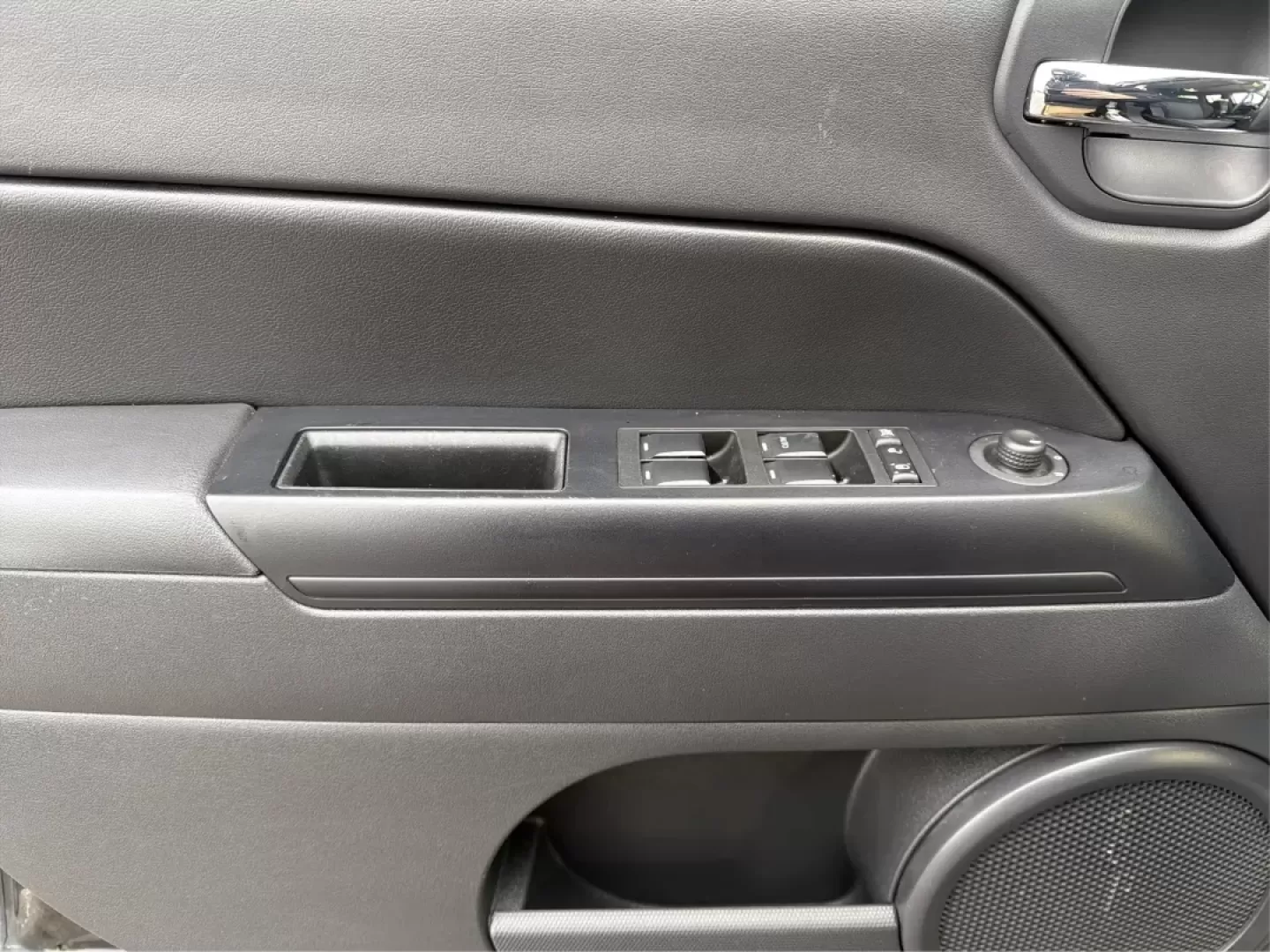 2015 Jeep Patriot Altitude Edition (1C4NJPBA7FD) with an 2L I-4 DOHC engine, Automatic transmission, located at 1184 Kauffman Ave, Fairborn, OH, 45324, (937) 908-9800, 39.807072, -84.030914 - **Adventure Awaits with the 2015 Jeep Patriot Altitude Edition!**<br /> <br /> Are you ready to elevate your weekend adventures or make daily commutes a breeze? At Advantage Car and Credit in Fairborn, OH, we have just the vehicle for you-the 2015 Jeep Patriot Altitude Edition! This rugged yet comfo - Photo#17