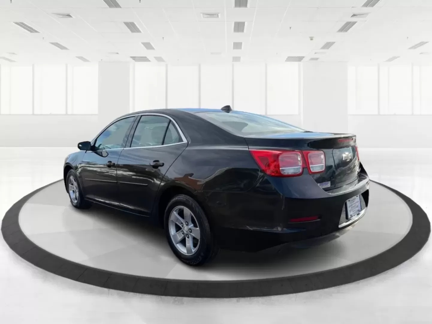 2014 Chevrolet Malibu 1LS (1G11B5SL3EF) with an ECOTEC 2.5L I-4 gasoline direct injection engine, 6-Speed Automatic transmission, located at 1230 East Main St, Xenia, OH, 45385, (937) 908-9800, 39.688026, -83.910172 - Discover the perfect blend of style, comfort, and performance with the 2014 Chevrolet Malibu 1LS, now available at Advantage Car and Credit in Xenia, OH! If you're seeking a dependable vehicle for your daily commute, weekend getaways, or family outings, this sedan is designed to meet your needs. Wit - Photo#4