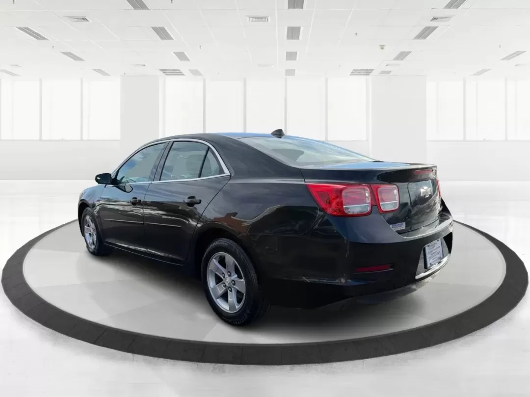2014 Chevrolet Malibu 1LS (1G11B5SL3EF) with an ECOTEC 2.5L I-4 gasoline direct injection engine, located at 1230 East Main St, Xenia, OH, 45385, (937) 908-9800, 39.688026, -83.910172 - Discover the perfect blend of style, comfort, and performance with the 2014 Chevrolet Malibu 1LS, now available at Advantage Car and Credit in Xenia, OH! If you're seeking a dependable vehicle for your daily commute, weekend getaways, or family outings, this sedan is designed to meet your needs. Wit - Photo#4