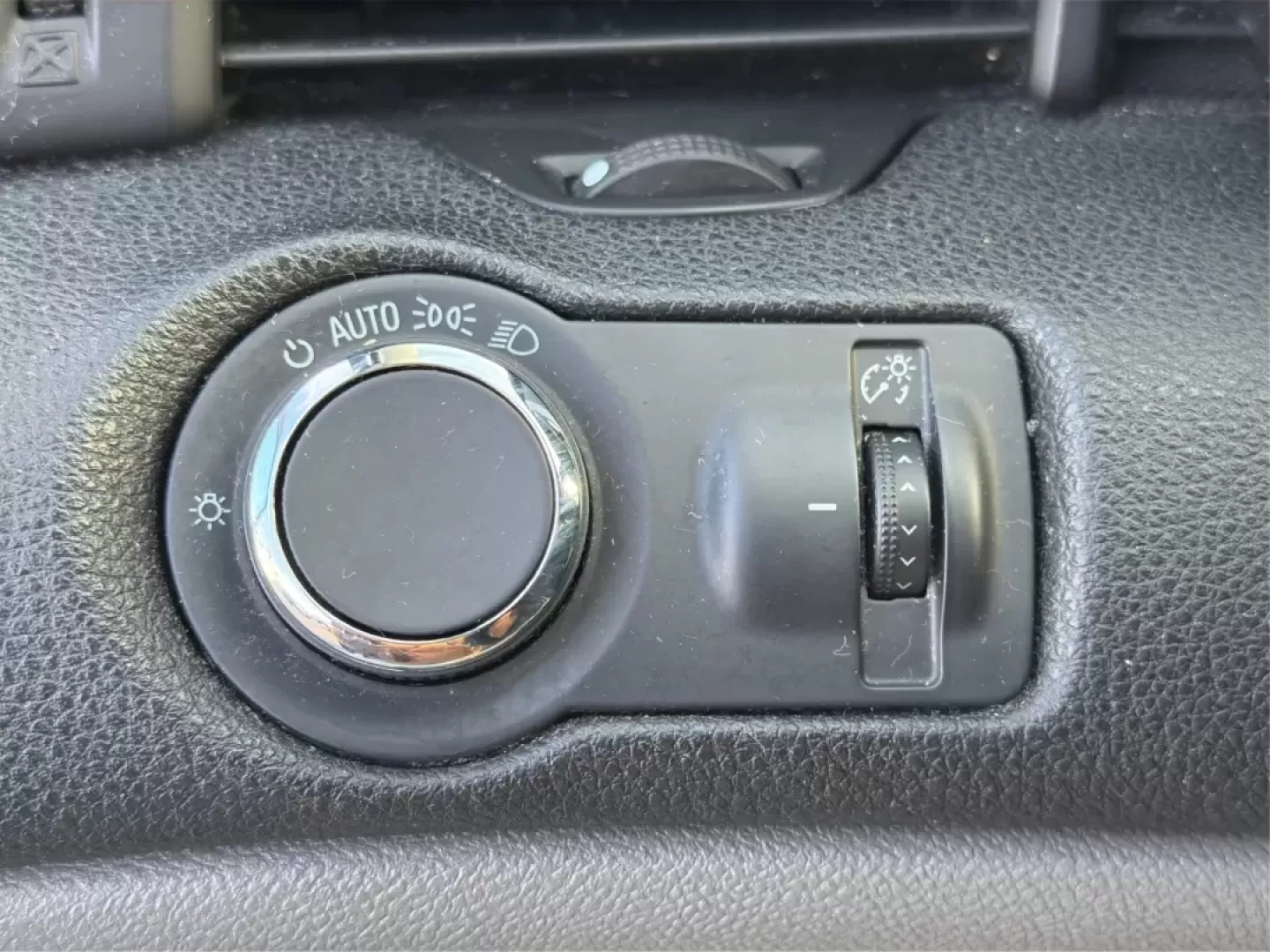 2014 Chevrolet Malibu 1LS (1G11B5SL3EF) with an ECOTEC 2.5L I-4 gasoline direct injection engine, 6-Speed Automatic transmission, located at 1230 East Main St, Xenia, OH, 45385, (937) 908-9800, 39.688026, -83.910172 - Discover the perfect blend of style, comfort, and performance with the 2014 Chevrolet Malibu 1LS, now available at Advantage Car and Credit in Xenia, OH! If you're seeking a dependable vehicle for your daily commute, weekend getaways, or family outings, this sedan is designed to meet your needs. Wit - Photo#17