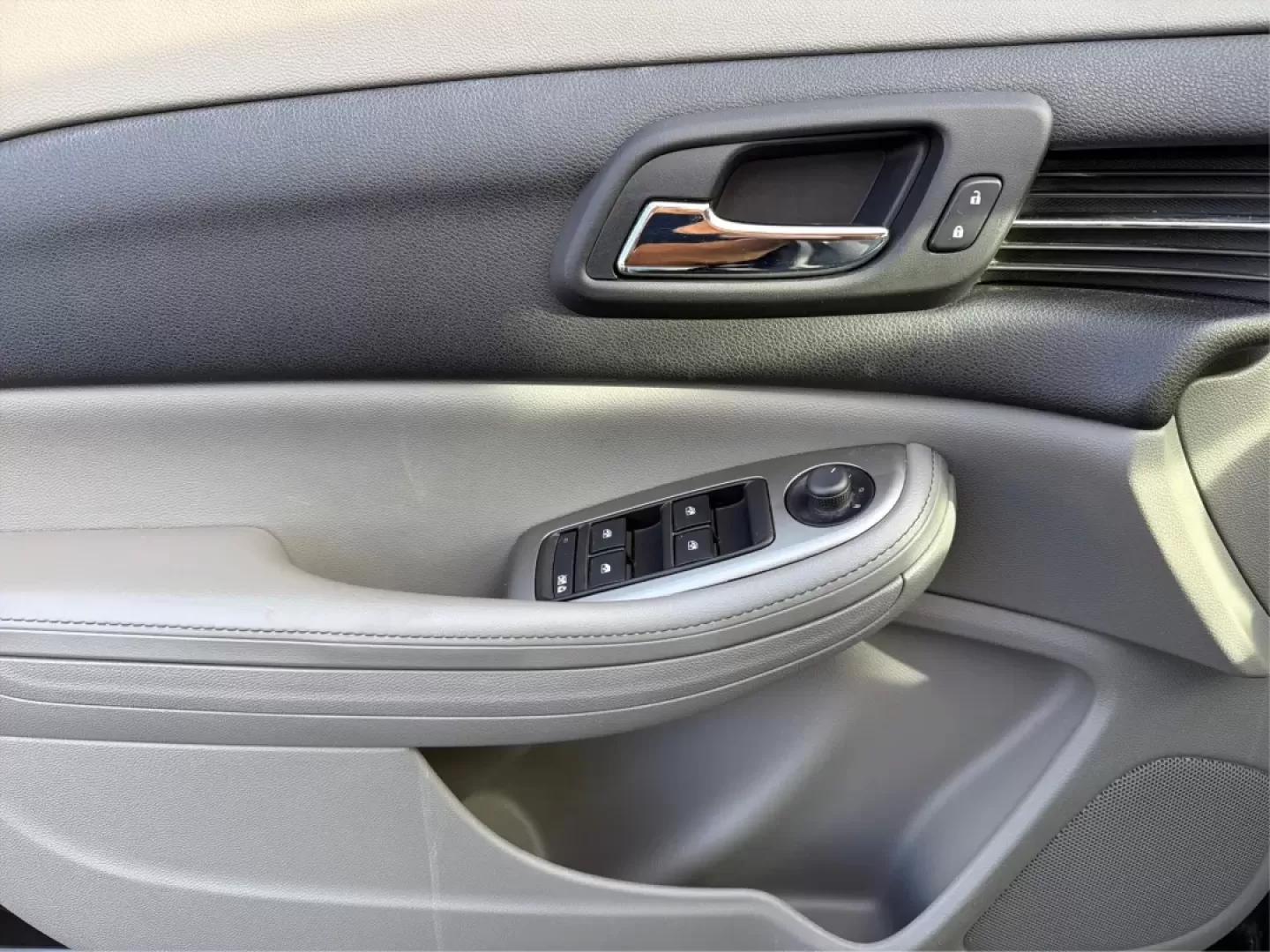 2014 Chevrolet Malibu 1LS (1G11B5SL3EF) with an ECOTEC 2.5L I-4 gasoline direct injection engine, 6-Speed Automatic transmission, located at 1230 East Main St, Xenia, OH, 45385, (937) 908-9800, 39.688026, -83.910172 - Discover the perfect blend of style, comfort, and performance with the 2014 Chevrolet Malibu 1LS, now available at Advantage Car and Credit in Xenia, OH! If you're seeking a dependable vehicle for your daily commute, weekend getaways, or family outings, this sedan is designed to meet your needs. Wit - Photo#18