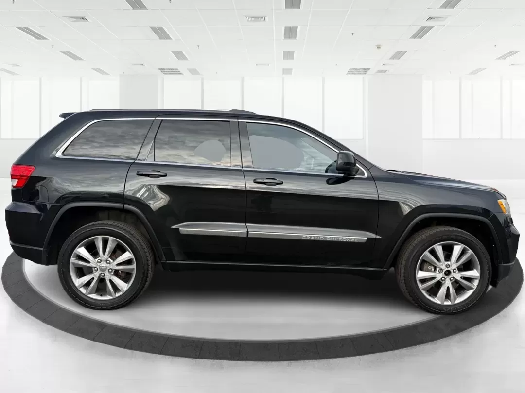 2013 Jeep Grand Cherokee Laredo (1C4RJFAG1DC) with an Other engine, located at 1184 Kauffman Ave, Fairborn, OH, 45324, (937) 908-9800, 39.807072, -84.030914 - **Explore Adventure with the 2013 Jeep Grand Cherokee Laredo Your Ultimate SUV Awaits!**<br /> <br /> Are you ready to elevate your driving experience and tackle every journey with style and confidence? At Advantage Car and Credit in Fairborn, OH, we proudly present a remarkable 2013 Jeep Grand Che - Photo#1