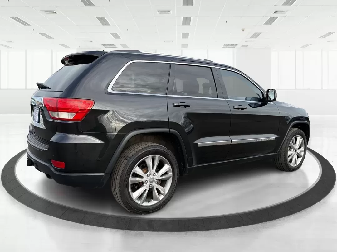 2013 Jeep Grand Cherokee Laredo (1C4RJFAG1DC) with an Other engine, located at 1184 Kauffman Ave, Fairborn, OH, 45324, (937) 908-9800, 39.807072, -84.030914 - **Explore Adventure with the 2013 Jeep Grand Cherokee Laredo Your Ultimate SUV Awaits!**<br /> <br /> Are you ready to elevate your driving experience and tackle every journey with style and confidence? At Advantage Car and Credit in Fairborn, OH, we proudly present a remarkable 2013 Jeep Grand Che - Photo#2