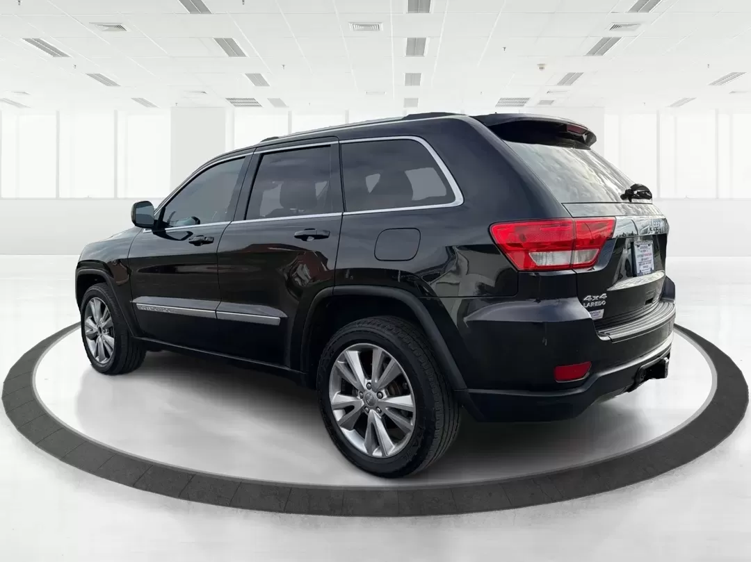 2013 Jeep Grand Cherokee Laredo (1C4RJFAG1DC) with an Other engine, located at 1184 Kauffman Ave, Fairborn, OH, 45324, (937) 908-9800, 39.807072, -84.030914 - **Explore Adventure with the 2013 Jeep Grand Cherokee Laredo Your Ultimate SUV Awaits!**<br /> <br /> Are you ready to elevate your driving experience and tackle every journey with style and confidence? At Advantage Car and Credit in Fairborn, OH, we proudly present a remarkable 2013 Jeep Grand Che - Photo#4