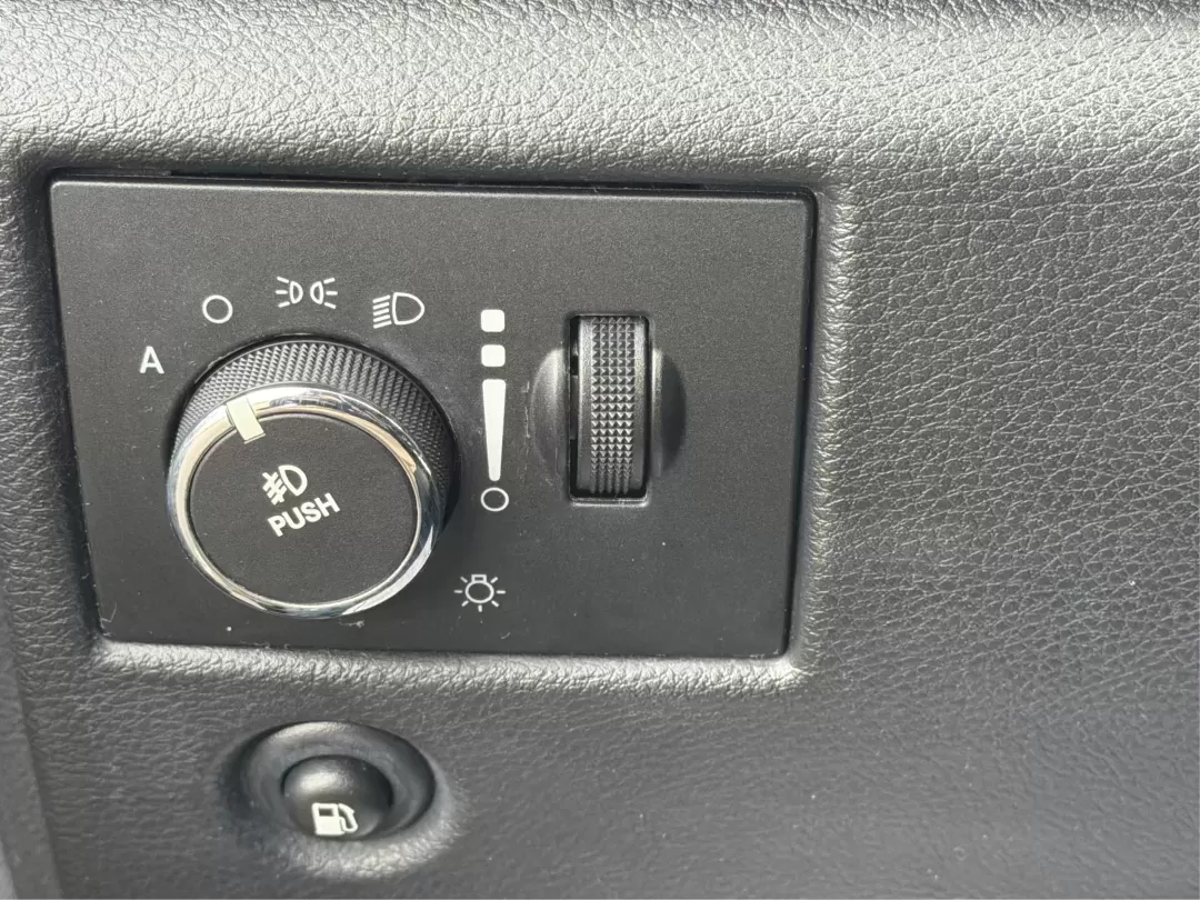 2013 Jeep Grand Cherokee Laredo (1C4RJFAG1DC) with an Other engine, located at 1184 Kauffman Ave, Fairborn, OH, 45324, (937) 908-9800, 39.807072, -84.030914 - **Explore Adventure with the 2013 Jeep Grand Cherokee Laredo Your Ultimate SUV Awaits!**<br /> <br /> Are you ready to elevate your driving experience and tackle every journey with style and confidence? At Advantage Car and Credit in Fairborn, OH, we proudly present a remarkable 2013 Jeep Grand Che - Photo#17