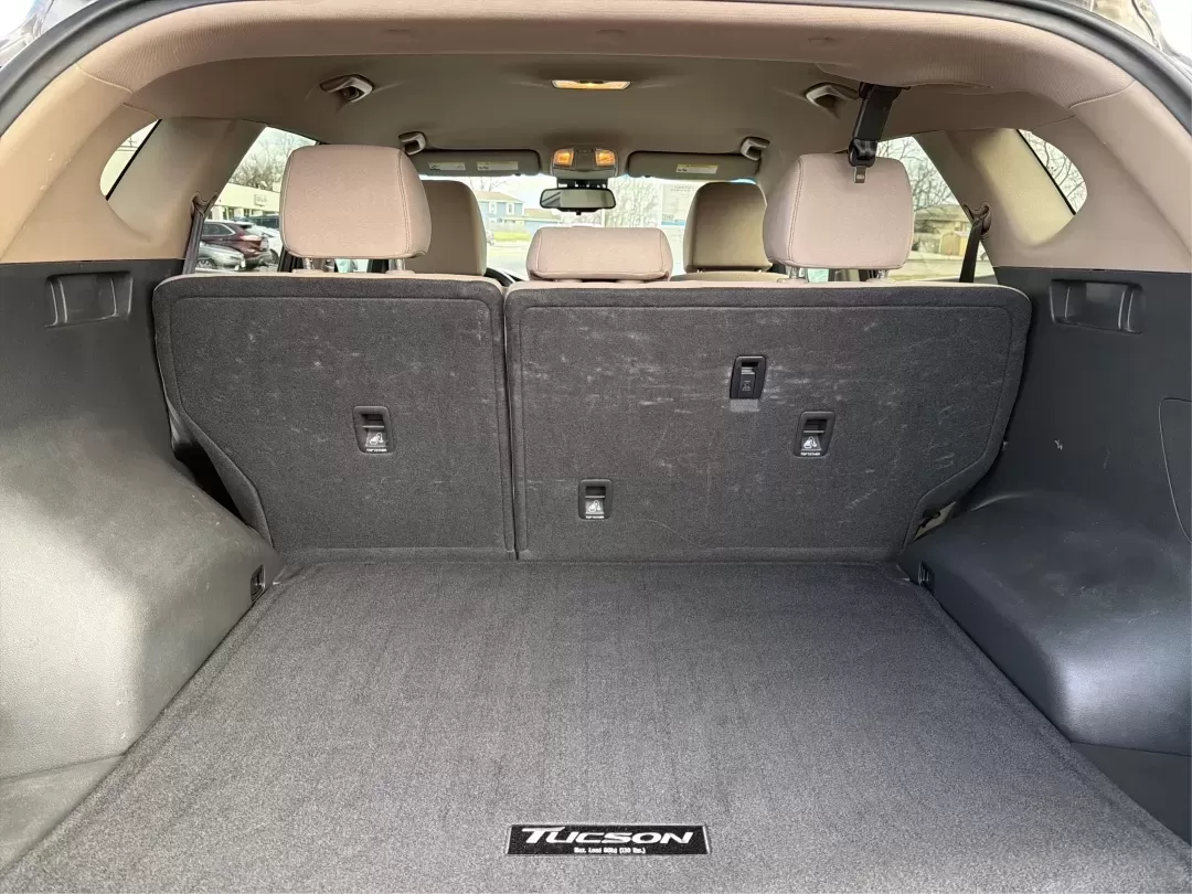 2019 Hyundai Tucson SEL (KM8J3CAL6KU) with an Theta 2.4L I-4 gasoline direct injection engine, located at 1184 Kauffman Ave, Fairborn, OH, 45324, (937) 908-9800, 39.807072, -84.030914 - **Adventure Awaits with the 2019 Hyundai Tucson SEL at Advantage Car and Credit - Fairborn!**<br /> <br /> Are you ready to elevate your lifestyle and explore the great outdoors? The 2019 Hyundai Tucson SEL is the perfect companion for both weekend adventures and everyday commutes. With its spacious - Photo#12