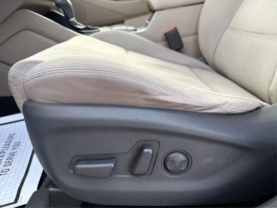 2019 Hyundai Tucson SEL (KM8J3CAL6KU) with an Theta 2.4L I-4 gasoline direct injection engine, located at 1184 Kauffman Ave, Fairborn, OH, 45324, (937) 908-9800, 39.807072, -84.030914 - **Adventure Awaits with the 2019 Hyundai Tucson SEL at Advantage Car and Credit - Fairborn!**<br /> <br /> Are you ready to elevate your lifestyle and explore the great outdoors? The 2019 Hyundai Tucson SEL is the perfect companion for both weekend adventures and everyday commutes. With its spacious - Photo#17