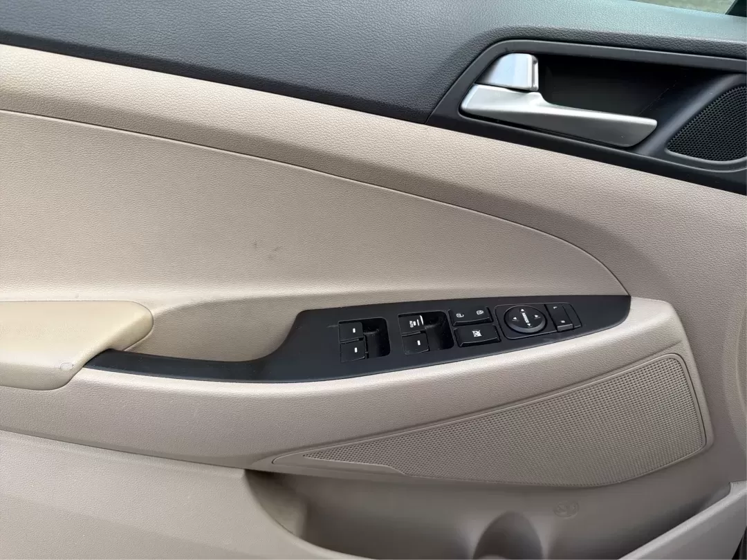 2019 Hyundai Tucson SEL (KM8J3CAL6KU) with an Theta 2.4L I-4 gasoline direct injection engine, located at 1184 Kauffman Ave, Fairborn, OH, 45324, (937) 908-9800, 39.807072, -84.030914 - **Adventure Awaits with the 2019 Hyundai Tucson SEL at Advantage Car and Credit - Fairborn!**<br /> <br /> Are you ready to elevate your lifestyle and explore the great outdoors? The 2019 Hyundai Tucson SEL is the perfect companion for both weekend adventures and everyday commutes. With its spacious - Photo#18