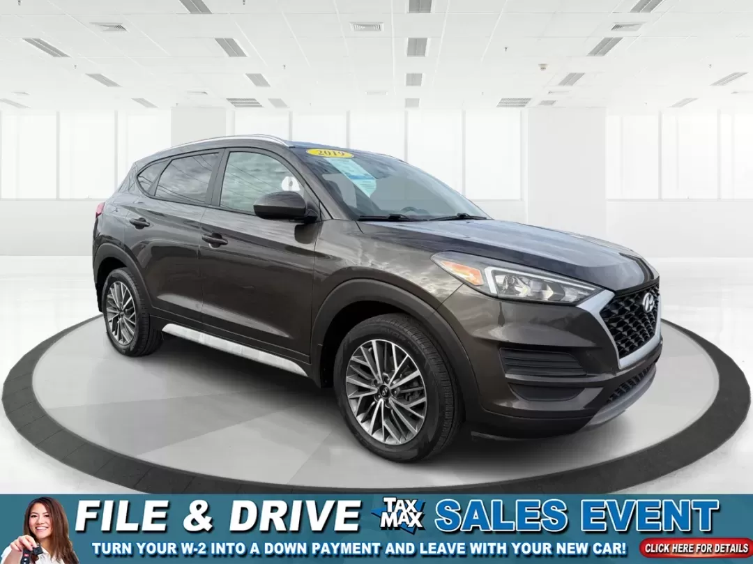 2019 Hyundai Tucson SEL (KM8J3CAL6KU) with an Theta 2.4L I-4 gasoline direct injection engine, located at 1184 Kauffman Ave, Fairborn, OH, 45324, (937) 908-9800, 39.807072, -84.030914 - **Adventure Awaits with the 2019 Hyundai Tucson SEL at Advantage Car and Credit - Fairborn!**<br /> <br /> Are you ready to elevate your lifestyle and explore the great outdoors? The 2019 Hyundai Tucson SEL is the perfect companion for both weekend adventures and everyday commutes. With its spacious - Photo#0